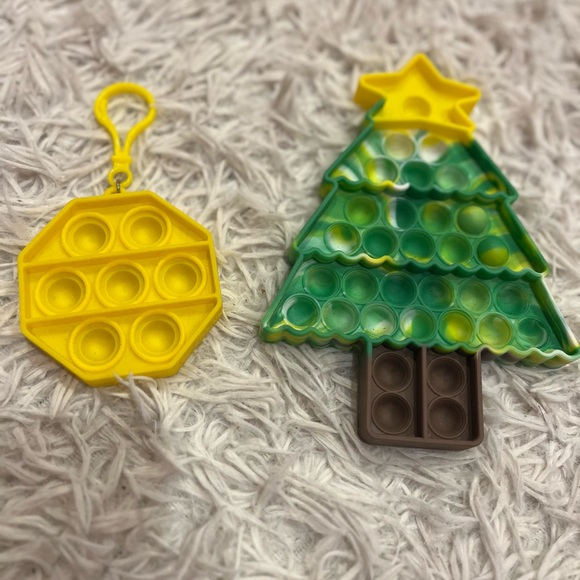 Christmas Tree Popit Fidget Push Bubble and Keychain Fidget Sensory - Picture 2 of 2